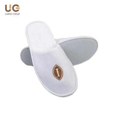 China Fashion Trend Design Wholesale Velvet White Color Logo Hotel Disposable Slipper Custom Made For Women Men for sale