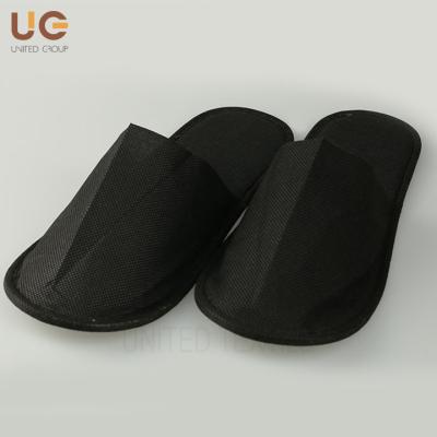 China Lightweight Cheap Black Nonwoven Disposable Slippers Mens Hotel Indoor Lightweight Slipper for sale