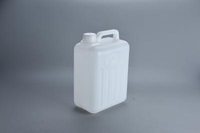 China 5L Extrusion Blow Moulded Plastic Jerry Can White Color And 2mm Wall Thickness For Durability for sale