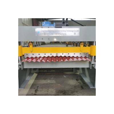 China High Efficiency Corrugated Roof Sheet Roll Forming Machine Te koop