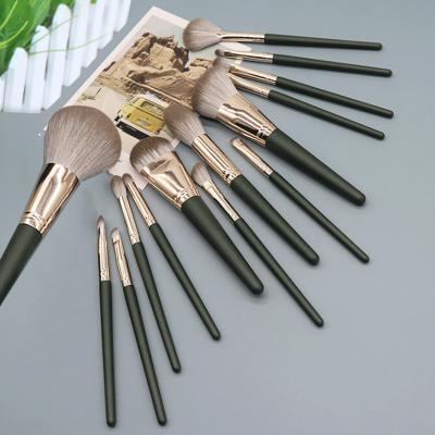 China Professional Green Wood Handle Smudge Brush 14pcs Make Up Brush Private Label Makeup Brushes Set Powder Foundation Eyeshadow Brush for sale