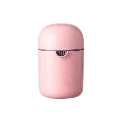 China Viable Macaron Colors Straw Fruit Portable Hand Press Wheat Plastic Bottle Squeezer Juicer Extractor Machine Manual Juicer for sale