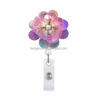 China Hot Selling Pearl Slice Flower Desktop with Retractable Squeegee Beam Badge Reel Nurse Factory Wholesale Custom Logo for sale