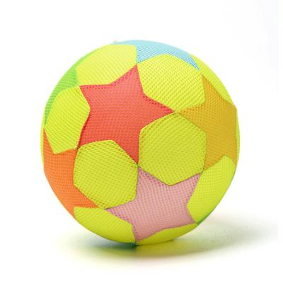 China Toy Pvc Inflatable Ball Game Inflatable With Mesh Cloth Cover Air Beach Outdoor Toy Inflatable Ball for sale