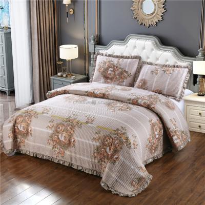 China Lightweight Design Disposable Queen/Full Size 3-Piece Comforter Set Bed Cover For Spring And Summer Bedding 1 Comforter And 2 Pillow Shams for sale