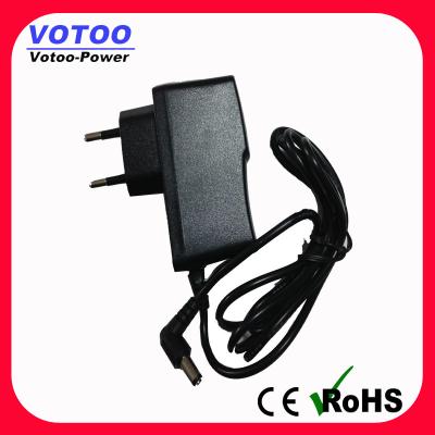 Cina Adattatore 12v 0.5a/1a Shell bianco di potere di commutazione di sicurezza del PC dell'ABS con 5,5 la spina di CC del × 2.5mm in vendita