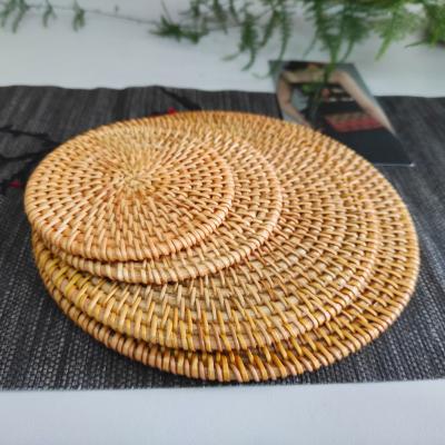 China LIXIU Sustainable Natural Handwoven Wicker Glass Round Rattan Coaster Set for sale