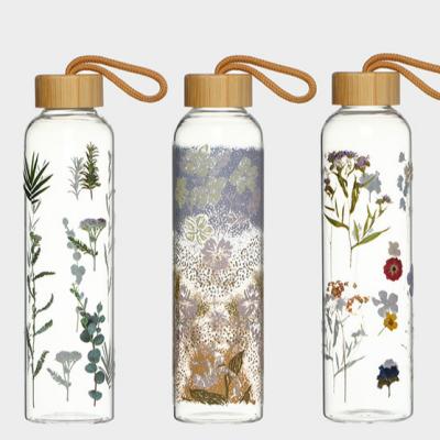 China Borosilicate Glass 750ml Sustainable Customized Water Bottle With Bamboo Lid BPA Free for sale