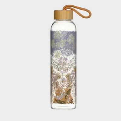 China 2022 new viable wholesale glass water bottles with lid and bamboo string for sale