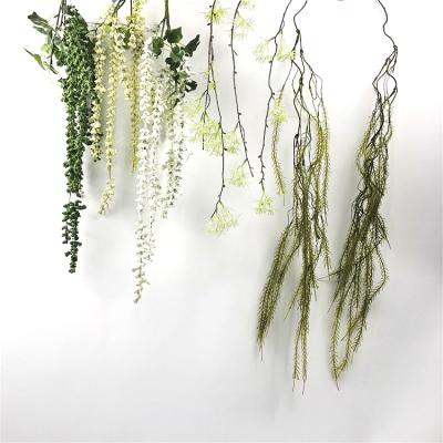 China Wholesale Fashionable Plastic Artificial Decorative Wall Hanging Long Grass Artificial Hanging Fern Plant for sale