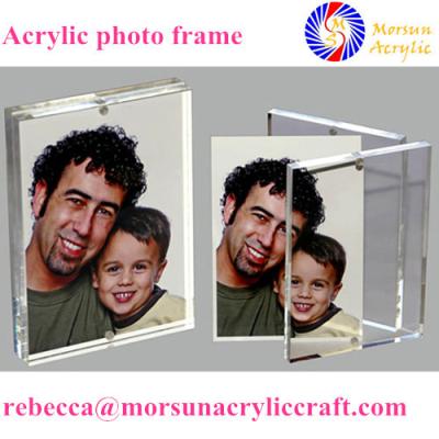 China Transparent desktop acrylic magnetic picture holder 5X7 for gift for sale