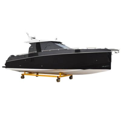 China Leisure Best Selling CE High Speed ​​Leisure Boat 33ft Fiberglass Yacht for sale