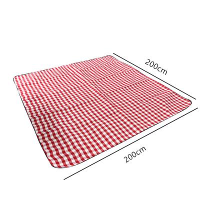 China Travel Hiking Used Travel Log / Waterproof Picnic Barbecu Stripe Picnic Grass Blanket Red White Two Tone Mat for sale