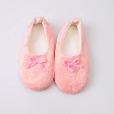 China Fuzzy Sherpa Lined Home Indoor Warm Slipper Socks Women's Plush Fashion Trend Winter Slippers Shoes Home Slippers For Ladies for sale