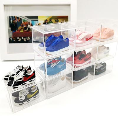 China AF1 Style Air Force 1 Shoes Hip-pop Old School Basketball Pattern AJ Gifts 3D Mini Shoes Key Chain With Bag Dangling Sneaker Key Chain for sale