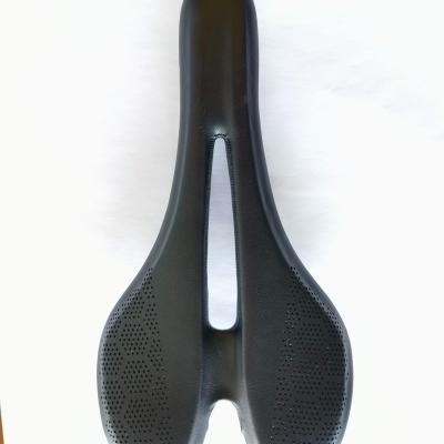 China Breathable and Comfortable Hot New Products Road Bike Seat 270*140Mm Carbon Fiber Bicycle Saddle for sale