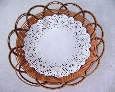 China Viable All Inches White Hollow Lace Embossed Design Paper Doilies for sale