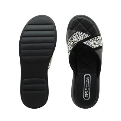 China Women's Slippers Women's Slippers Ladies Diamond Leather Rubber Platform Block Women's Slippers 2022 Fashion Trend Black White Heel Sandal for sale