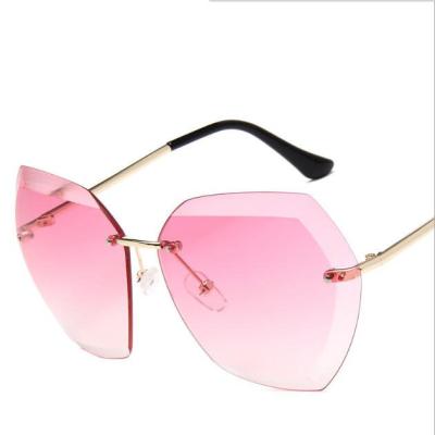 China Big Frame Sun Glasses Women Gradient Shades Oversized Rimless Sunglasses Women Irregular Colorful Cut Frameless Cheap Oversized Metal Rimless Sunglasses YX044 for sale