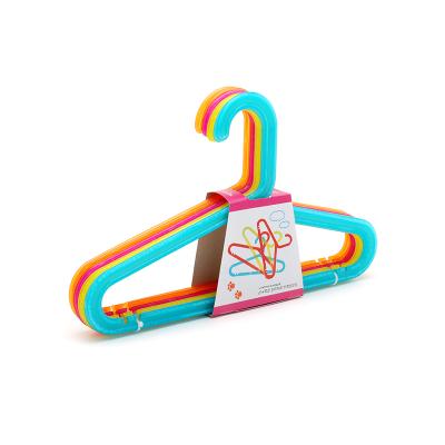 China Modern wholesale hot sale set colorful plastic baby hangers for kids for sale