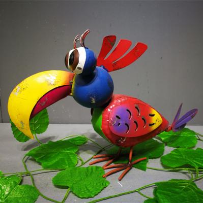 China Decortion Statues Metal Toucan Wholesale Home Decorative Animal Statue For Garden Decoration for sale