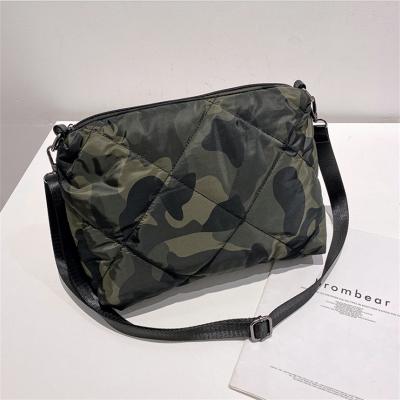 China Durable Women Fashion Stripper Shoulder Bag Green Camouflage Stitched Cross - Body Bag Comfortable Lightweight Handbag for sale