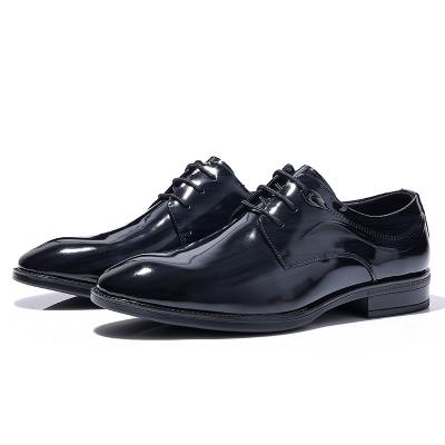 China Shiny men's business breathable shoes new patent leather men's first layer cow leather groom shoes for sale