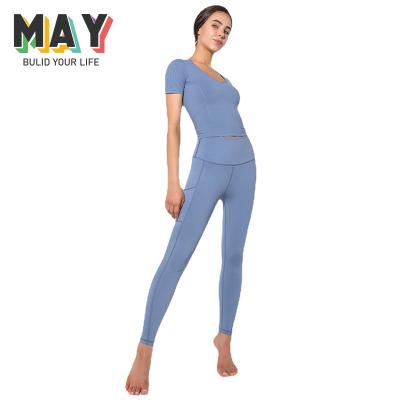 China Breathable Yoga Suit Side Pockets Buttocks Length Pants Sleeve Short Pants Elastic Jogger Top for sale