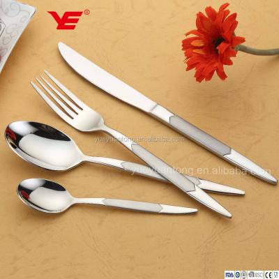 China Sustainable Wholesale 30pcs 18/10 Cutlery Set / Dinner Set With Silver Finish In Cutlery Case for sale