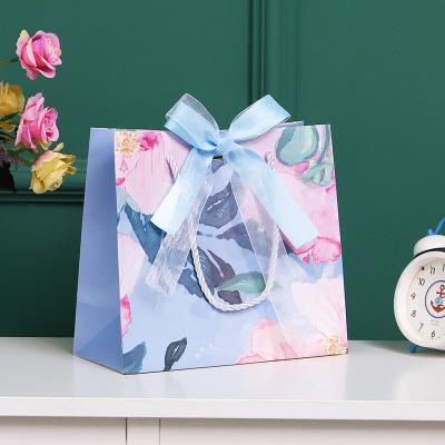 China Household Products Cardboard Box Gift Bag Wedding Candy Souvenir Christmas Gift Package Bow Tie Fashion Style Portable Paper Bag for sale