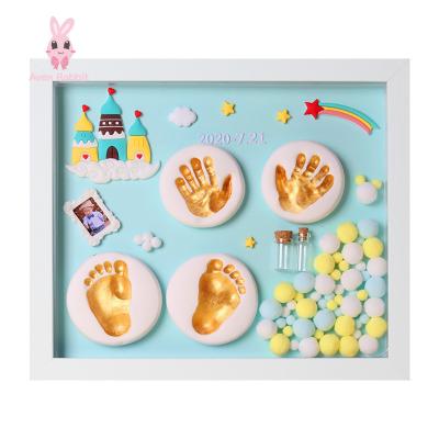 China Soft Clay Baby Hand Foot Print Air Drying MDF DIY Baby Photo Frame Soft Handcrafted Frame Baby Keepsake Baby Hand and Footprint Kit Newborns à venda