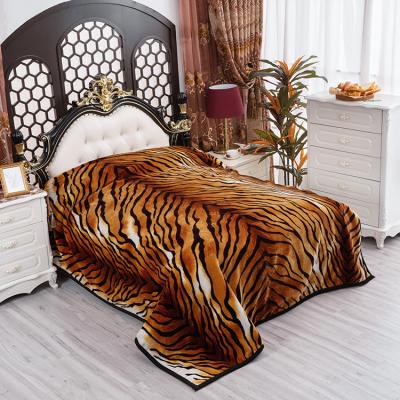 China Famous Logo Desighner Animal Fur Cobertor Raschel 4Kg/5Kg Thick 100% Polyester Anti-pilling Bed Covers For Winter for sale