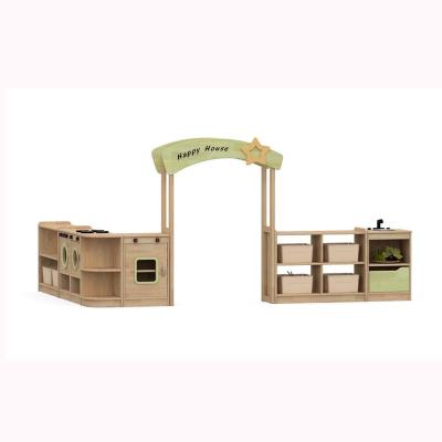 China Kindergarten solid wood furniture baby learning interactive game children's toy combination cabinet en venta