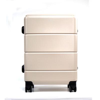 China Travel Luggage Cases PC High Quality Promotion Designers 4 Wheel Luxury High End Luggage Set 2022 New Style for sale