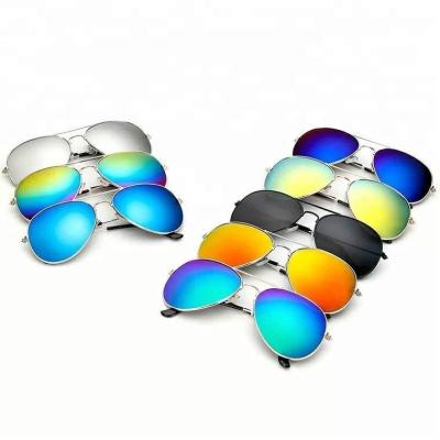 China Cheap Promotional Aviator Sunglasses 2021 Retro Vintage Unisex Aviator Sunglasses Hot Sales for sale