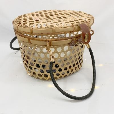 China Sustainable Eco Friendly Comfortable Handmade Cat Kitten Carrier Bamboo Handbag Dog Bicycle Basket for sale