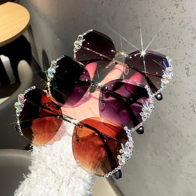 China 2022 Square Hot Sale Fashion Rhinestone Women Sunglasses For Travel UV400 Trend Bling Ladies Outdoor Luxury Glasses for sale