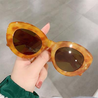 China Popular Wide Sunglasses UV400 Vintage Women Shade Brand Designer Cat Eye Ladies Sun Glasses Retro Fashion Sun Glasses for sale