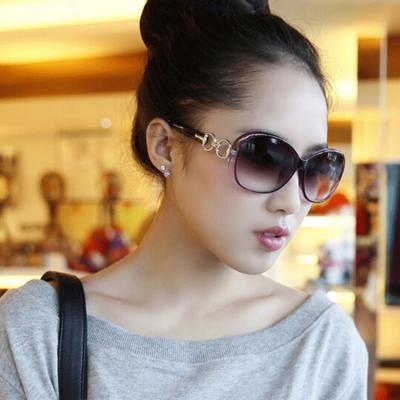 China Fashion Sunglasses New Design Big Frame Ladies Polarized Sunglasses For Shopping Travel Luxury Women Shade UV400 Glasses for sale