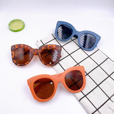 China Fashion sunglasses shape design boys and girls shade new summer trend children's outdoor sunglasses wholesale UV400 glass for sale