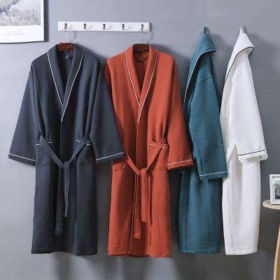 China Luxury Spa Bath Logo 100% Cotton Waffle Weave Home Bathrobe QUICK DRY Hotel Embroidery Robe for sale