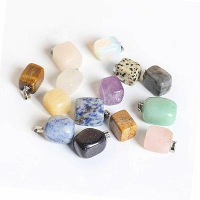 China Fashion 5pcs Polished Irregular Healing Quartz Crystal Jewelry Bulk Natural Tumbled Stone Pendant For Unisex DIY Necklace for sale