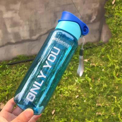 China 2021 New School Children Plastic Portable Water Bottle 760ml Viable Plastic Water Bottle for sale