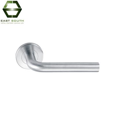 China Low Price Traditional Fashionable Satin Stainless Steel Solid Lever Handle For Timber Door for sale