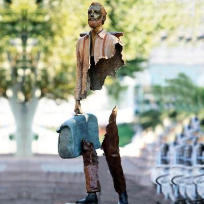 China Europe metal human sculpture bronze old man with handbag statue bronze traveler statue for decoration for sale