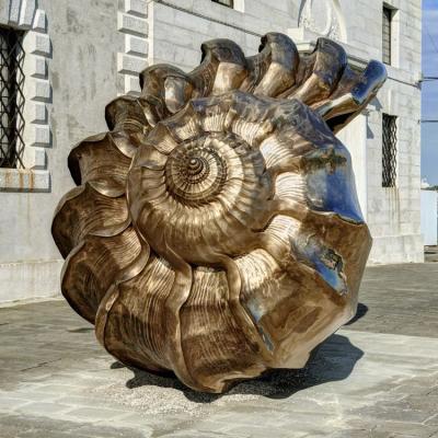 China Creative outdoor polishing bronze shell garden sculpture China large conch sea sculpture snail statue for sale