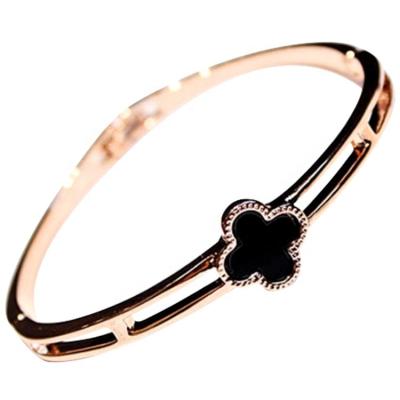 China Women's Bracelets & Bangles Rose Gold Platinum Plated Four Leaf Clover Alloy Bangle Women's Fashion Jewelry for sale