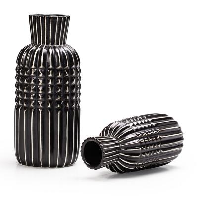 China Black And White Decorative Vase GuYao Vase Minimalist Container Modern Tabletop Ceramic Vase Dry-diagram Cut for sale