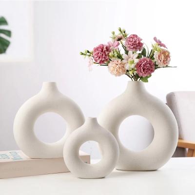 China Donut Flower Arrangemet Home Decoration Accessories Home Decor Accessories Nordic Ceramic Vase Desktop Dried Desktop Flower Vases for sale