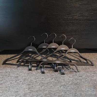 China Contemporary Custom Hangers Show Plastic Coat Hanger Anti Slip for sale